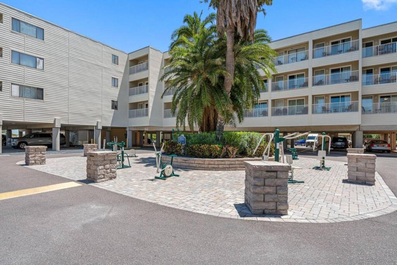 Apartment Stunning Bay Views From Your Private Balcony *