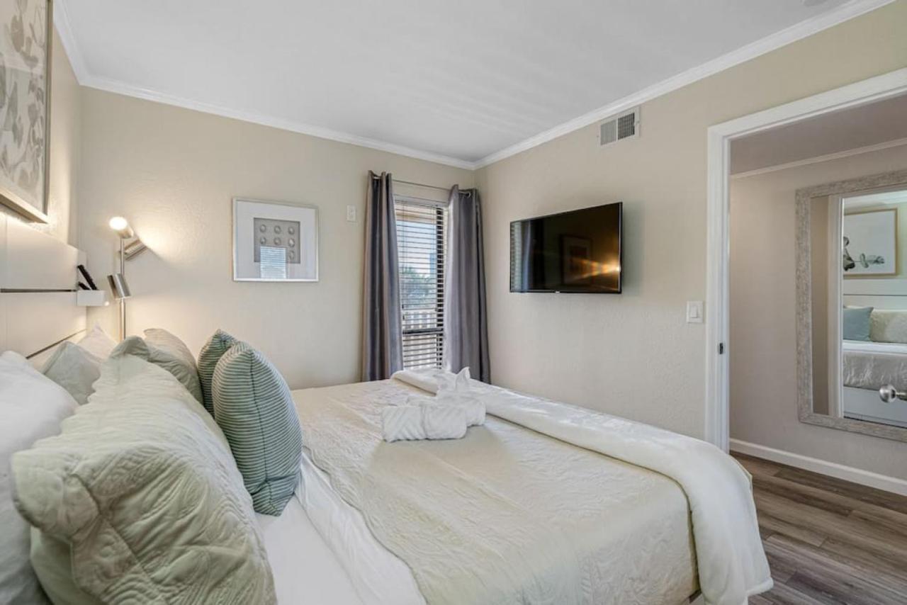 Stunning Bay Views From Your Private Balcony Apartment Tampa