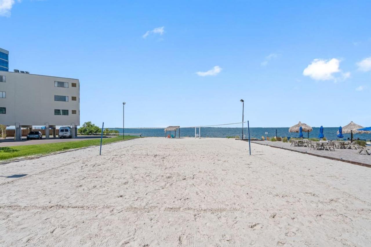 Apartment Stunning Bay Views From Your Private Balcony *