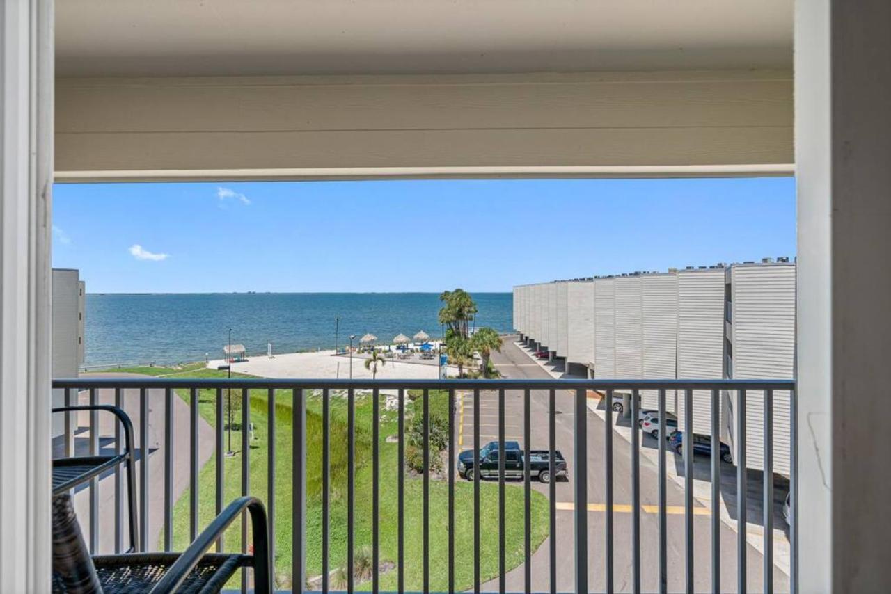 Apartment Stunning Bay Views From Your Private Balcony