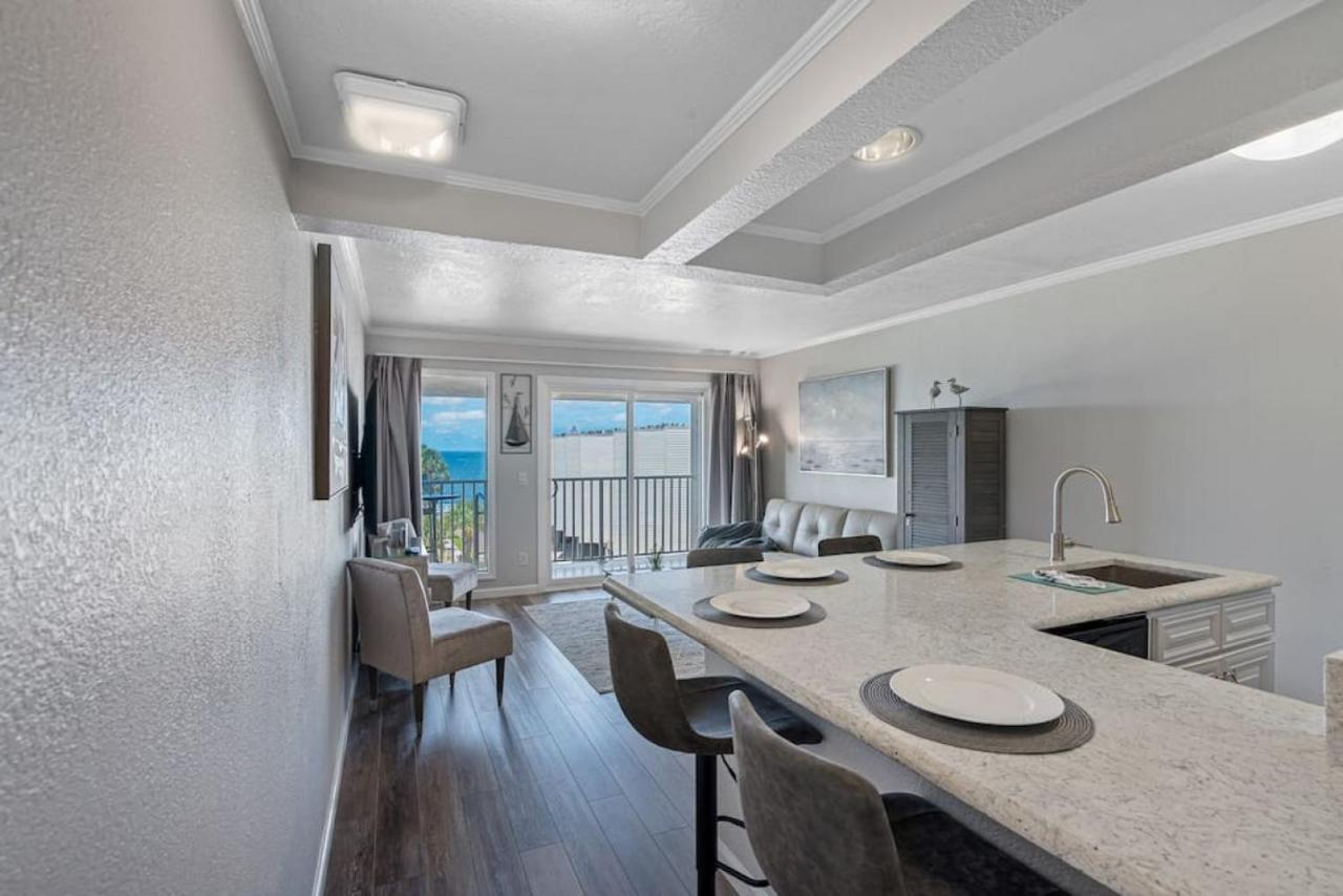 Apartment Stunning Bay Views From Your Private Balcony