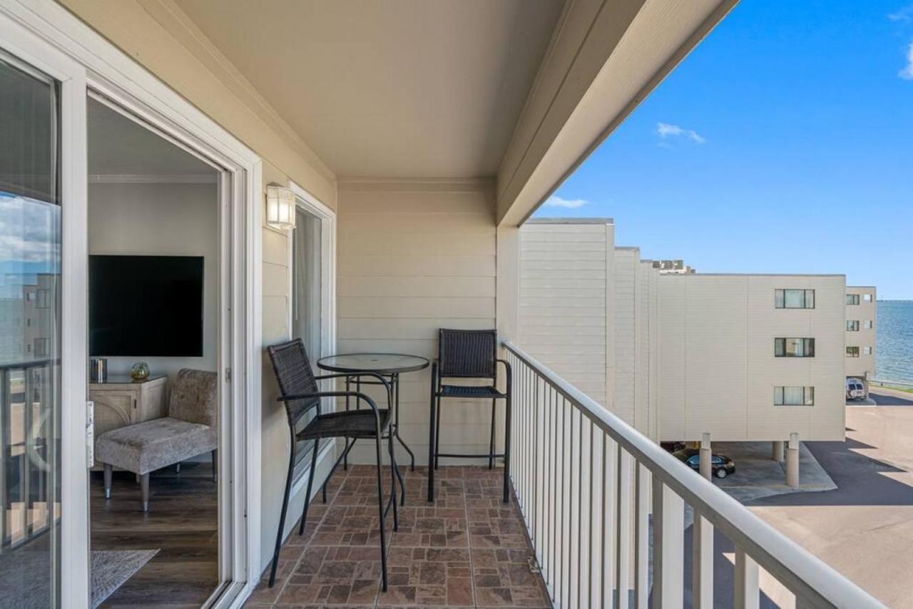 Stunning Bay Views From Your Private Balcony Apartment Tampa