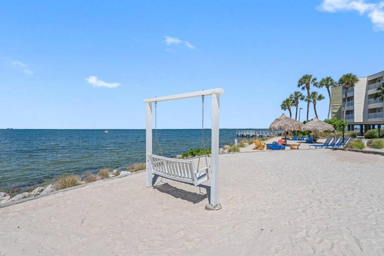 Apartment Stunning Bay Views From Your Private Balcony *